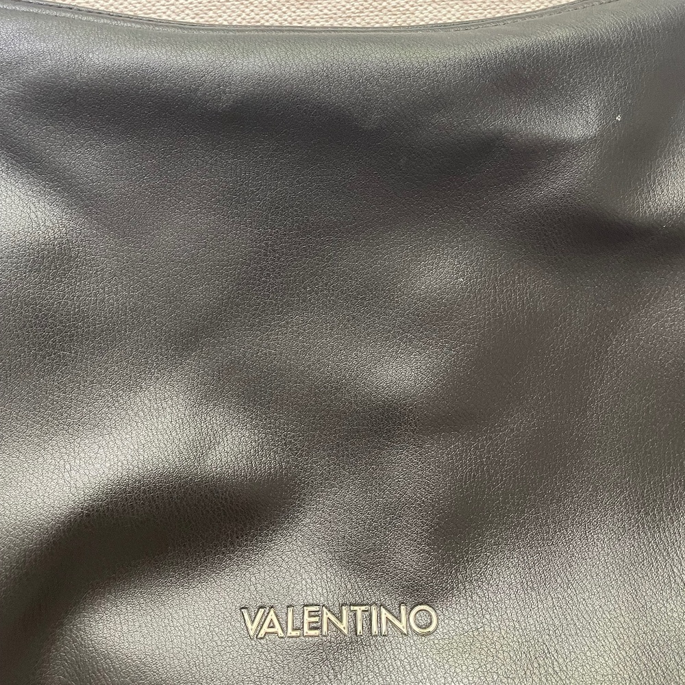 Valentino - Picture 2 of 5